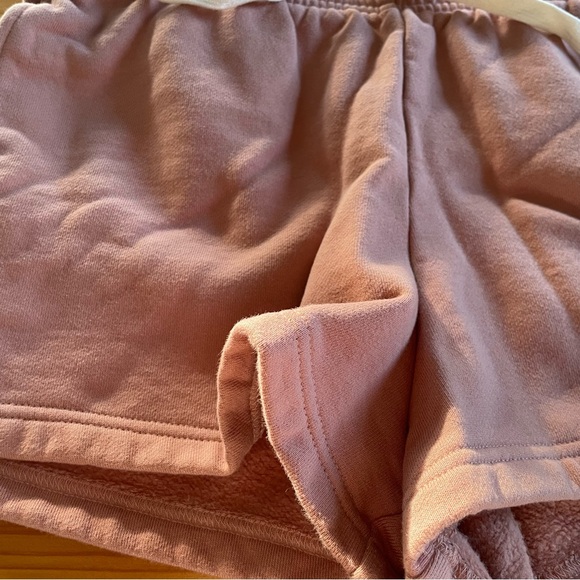 Girlfriend Collective 50/50 Sweat Shorts in Birch With Pockets - Picture 3 of 8